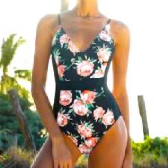 Cupshe Black Rose Garden One Piece Swimsuit. Small. New With Tags.